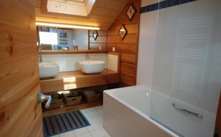 Chalet Montfort, Serre Chevalier, Bathroom